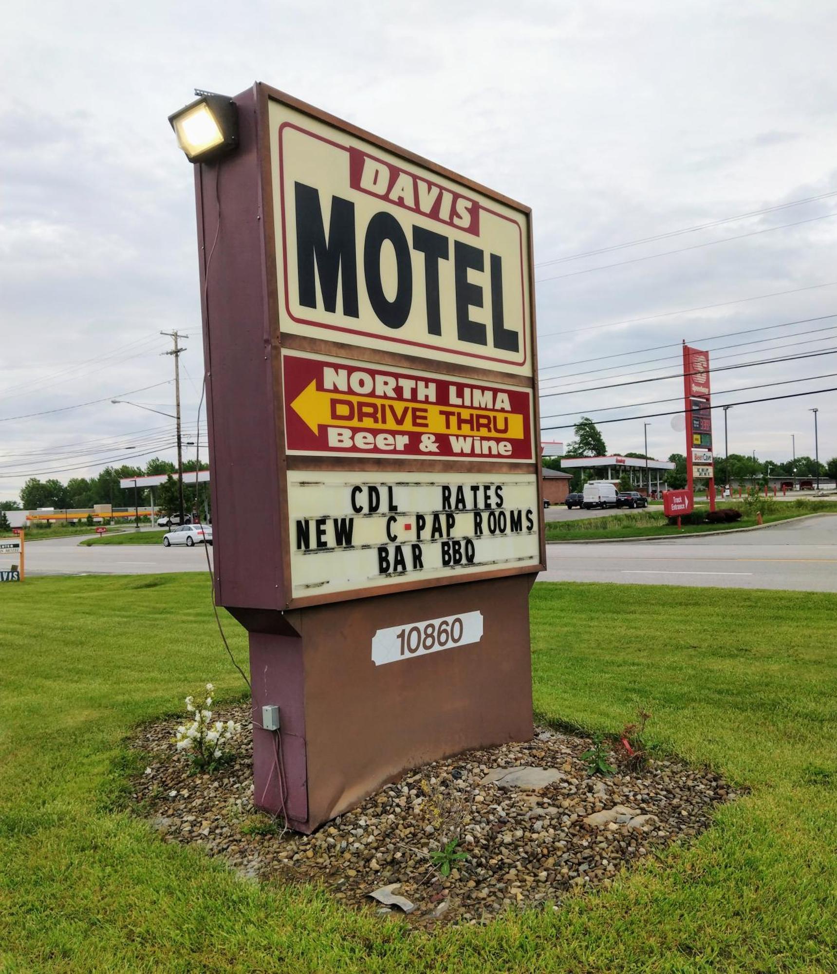 Davis Motel North Lima Exterior photo