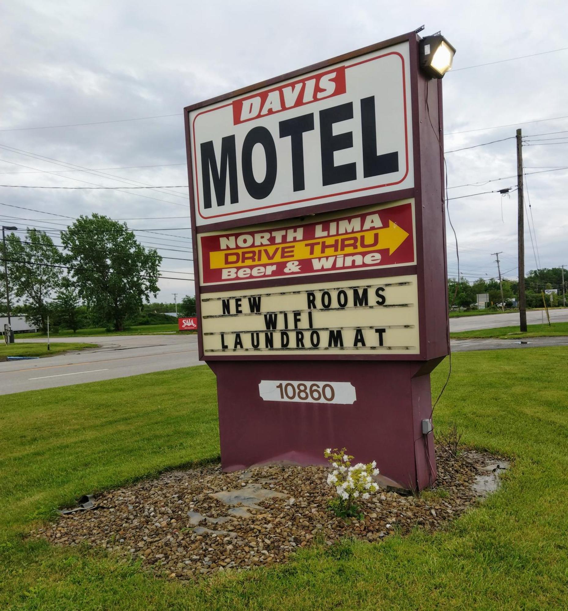Davis Motel North Lima Exterior photo